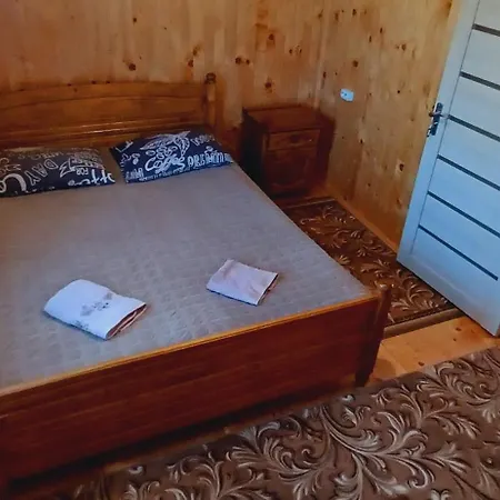на пагорбі *